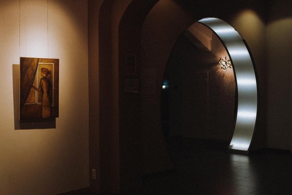 Médaille de baptême : histoire, symboles et conseils pour un cadeau unique