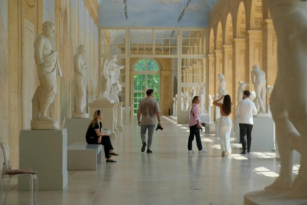 Agence d'intérim versus indépendant : lequel choisir ?